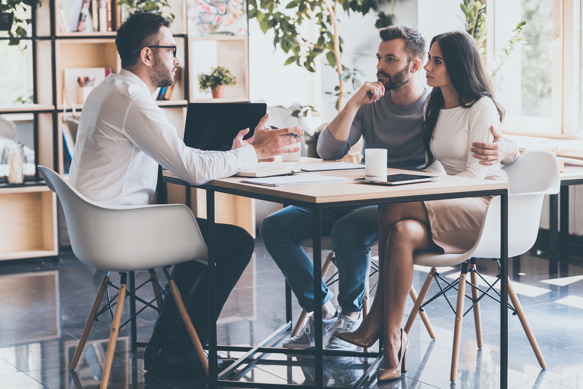 Advisory meeting with finance professionals